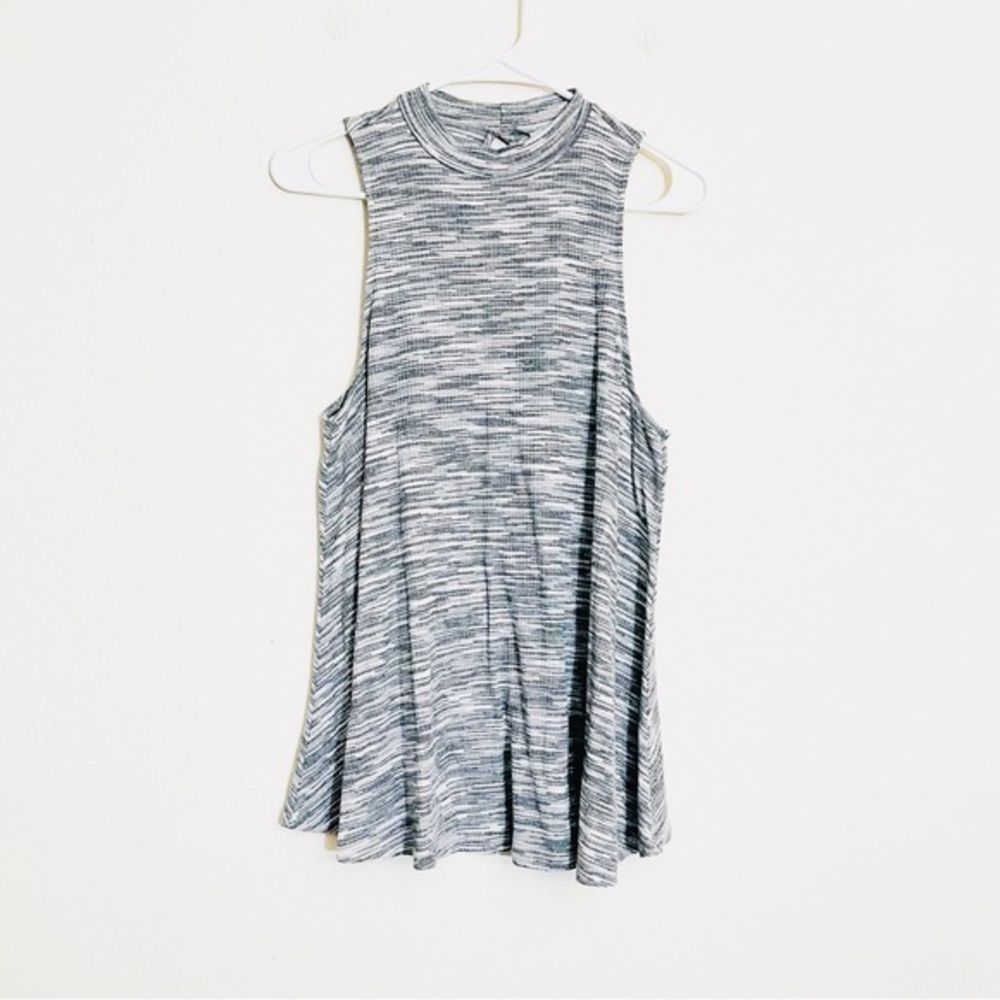 Maurices Sleeveless Tunic Top Women Size Medium Color gray/white